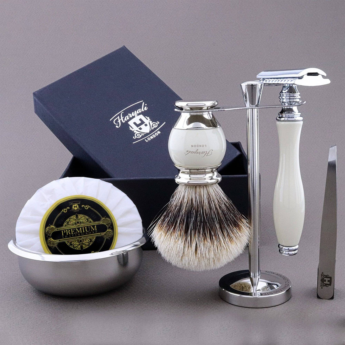 Haryali's Vase Range Shaving Kit - HARYALI LONDON
