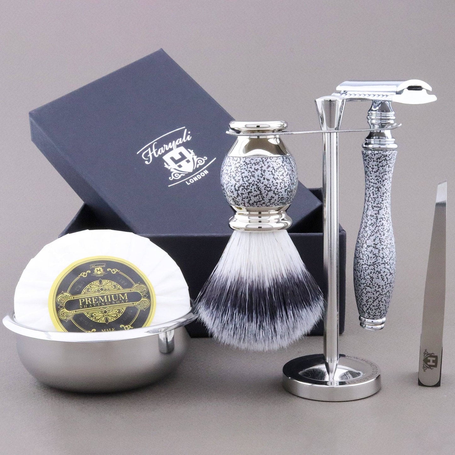 Haryali's Vase Range Shaving Kit - HARYALI LONDON