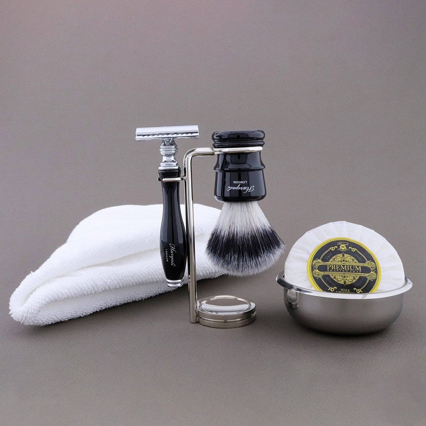 Haryali's Legend Range Shaving Kit 