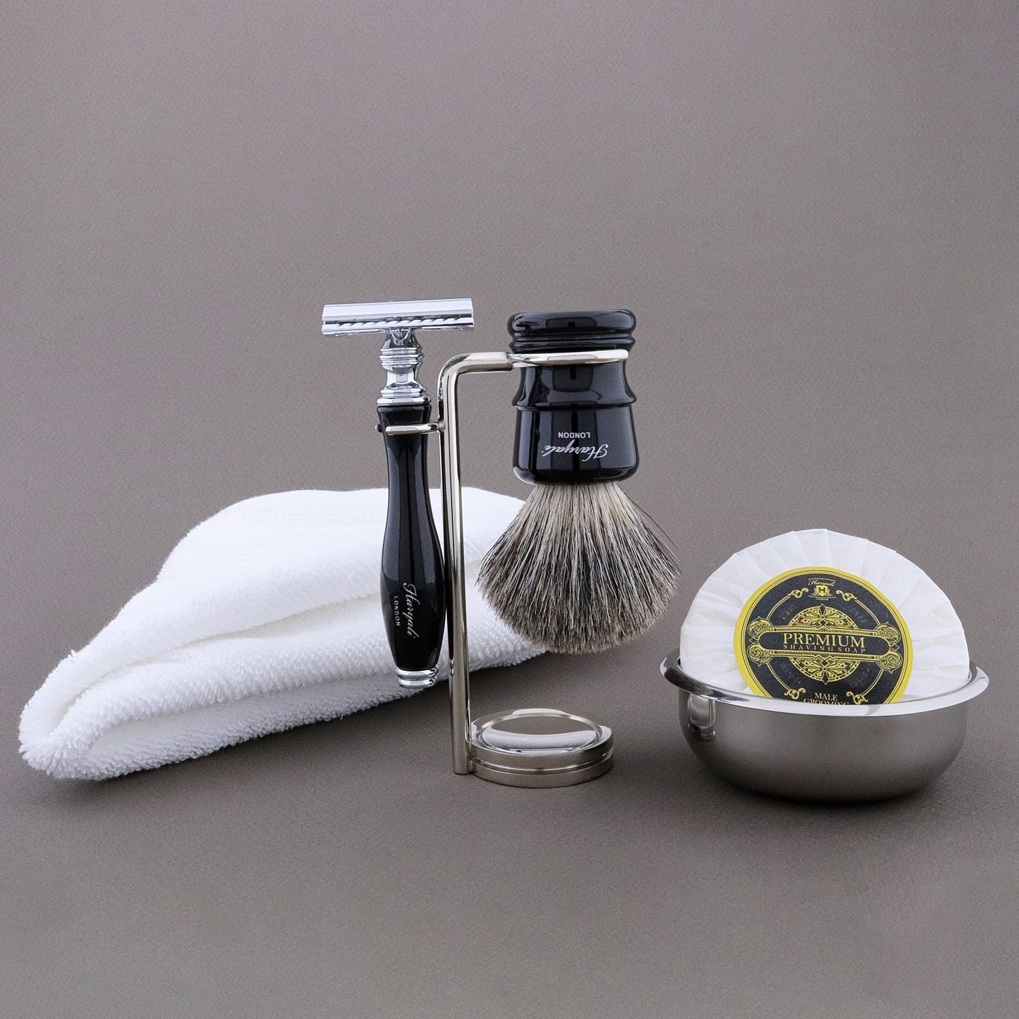 Haryali's Legend Range Shaving Kit 