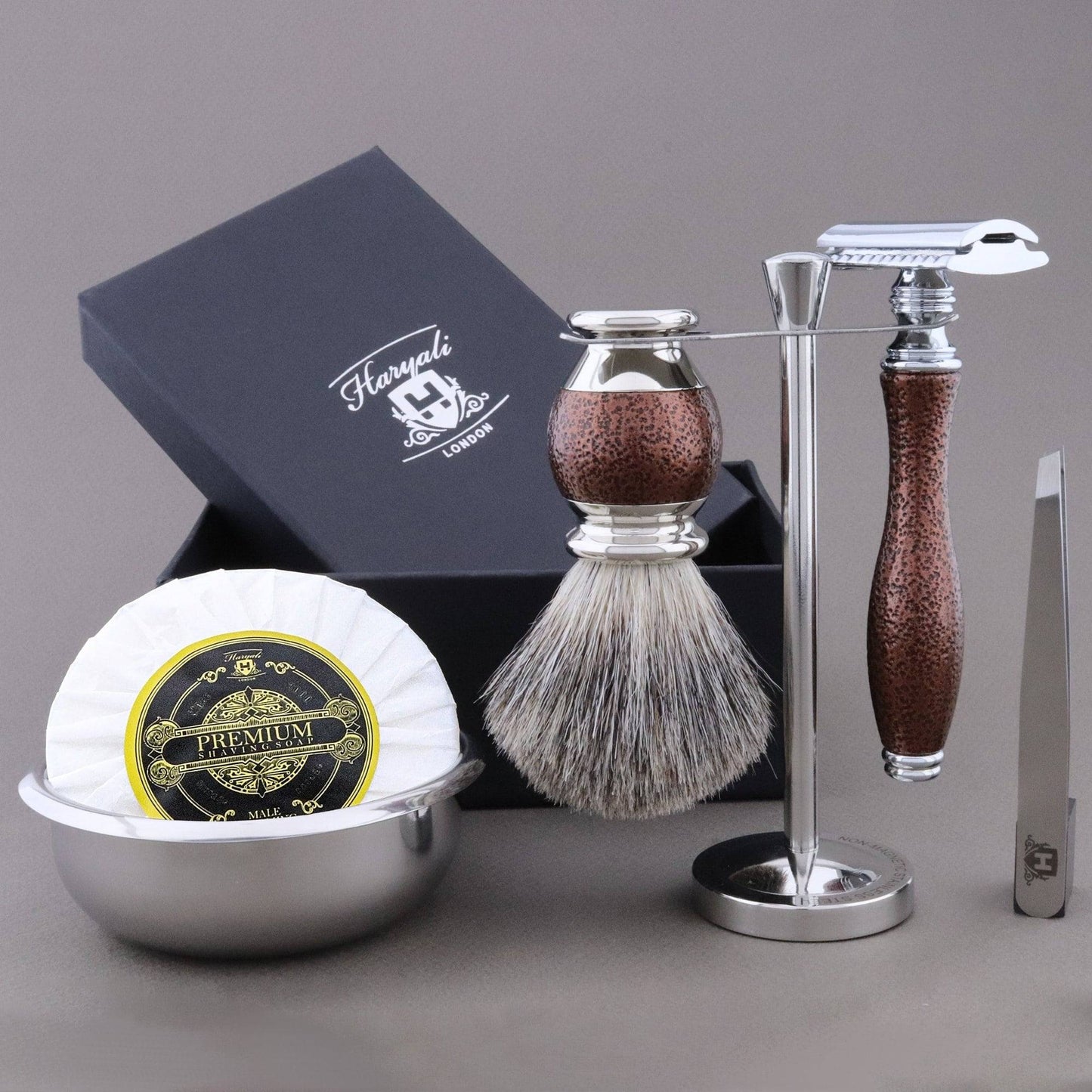 Haryali's Vase Range Shaving Kit 