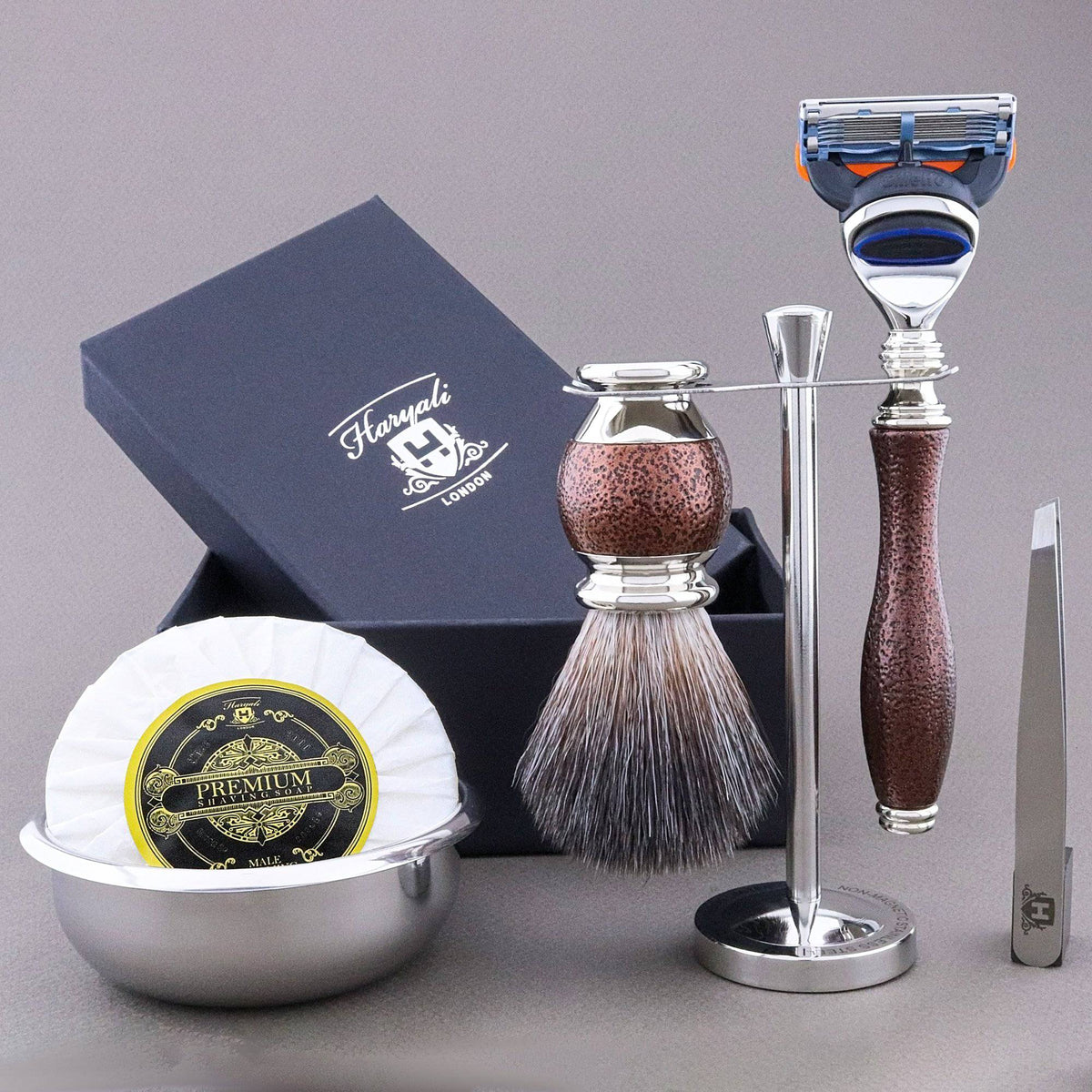 Haryali's Vase Range Shaving Kit 